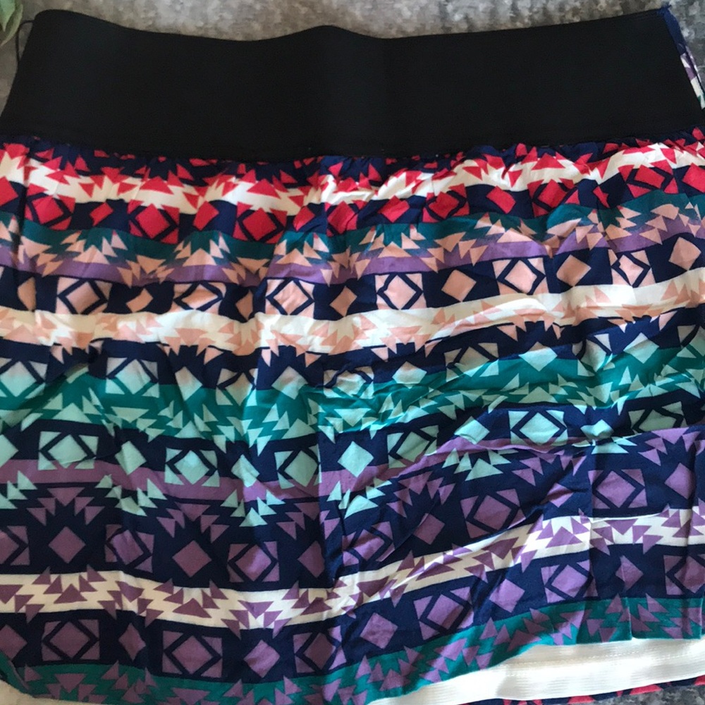 Aztec Print Mini w/ Buttons & Pockets - Picture 5 of 5